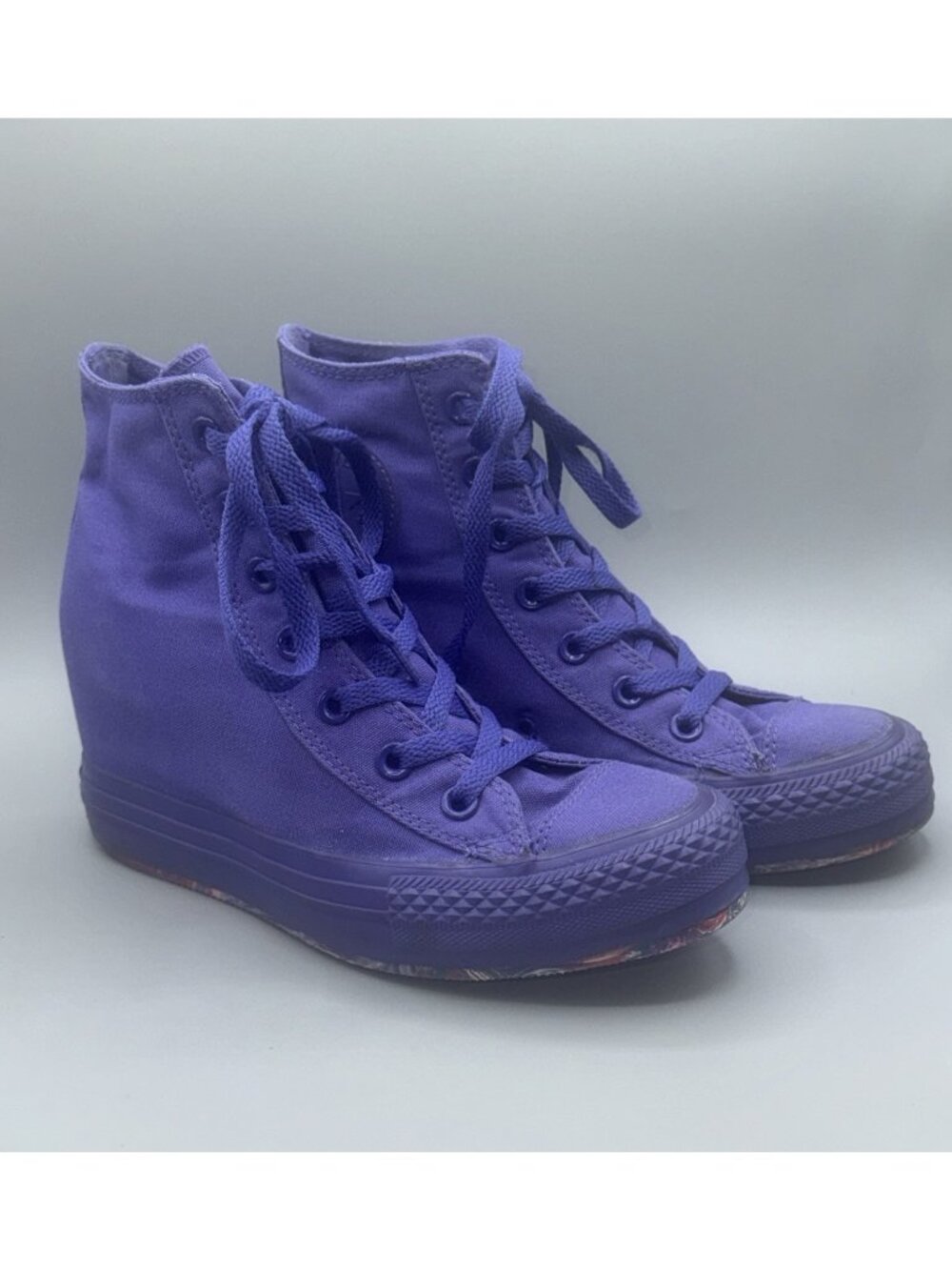 Converse Women's Chuck Taylor All Star Platform Plus purple Sneaker size 8